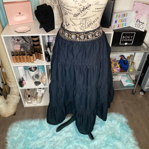 Women’s skirt - Picture 3 of 3